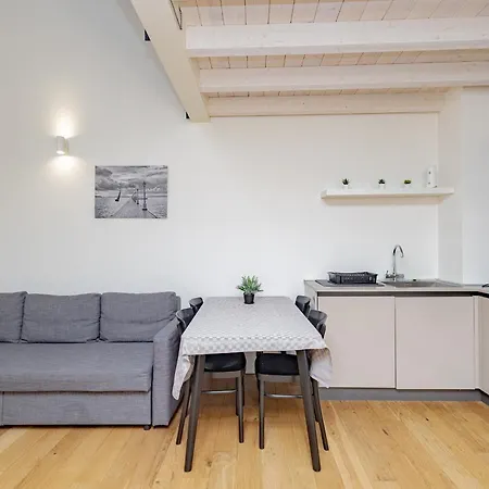 Flo Suite Three 3 *
