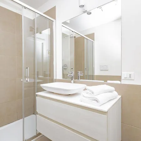 Lägenhet Flo Three 3 *